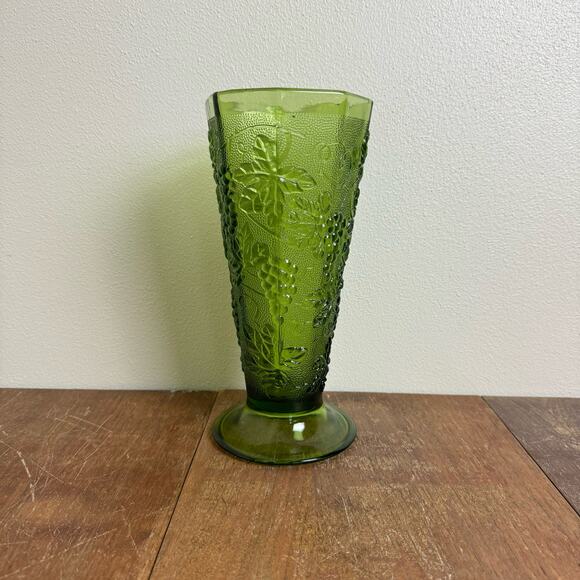 Vintage Anchor Hocking Avocado Green Grape Pattern Embossed Flower Vase‎ - Picture 1 of 9
